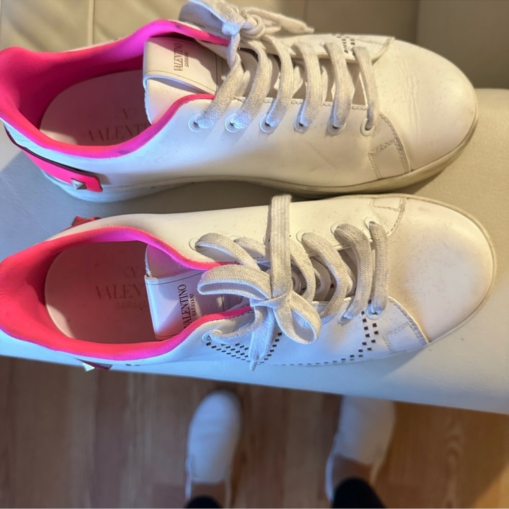 Valentino White and Pink Low-Top Sneakers